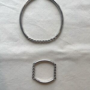 Sleek Silver choker 
Necklace with Modern Design